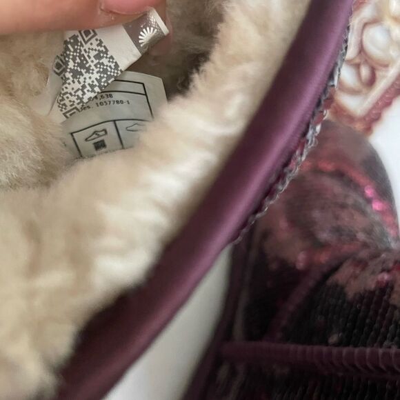 UGG Purple Port Short Sparkle Uggs- Size 5 - Picture 11 of 12